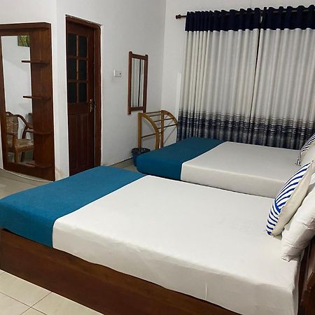 Why Not Palace Anuradhapura Exterior foto
