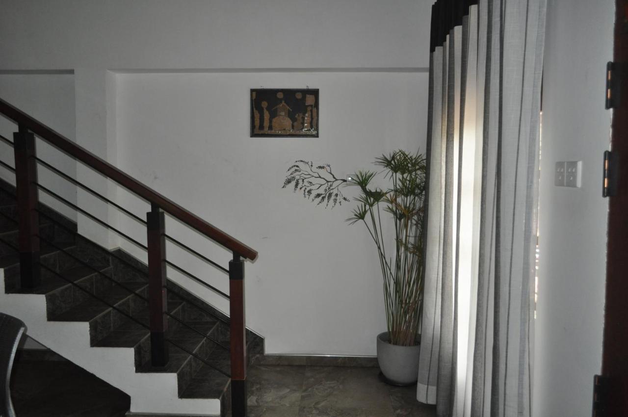 Why Not Palace Anuradhapura Exterior foto