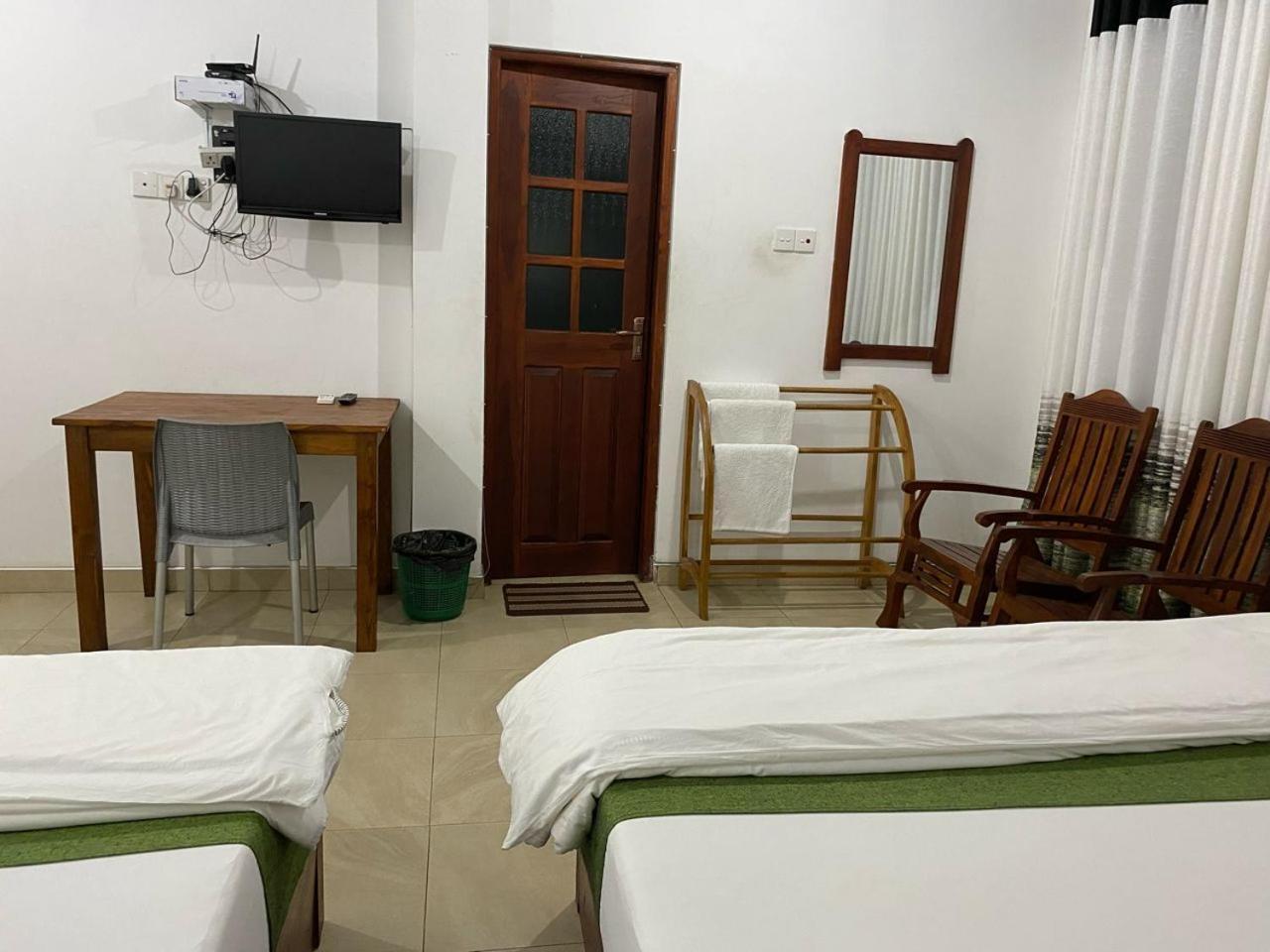 Why Not Palace Anuradhapura Exterior foto