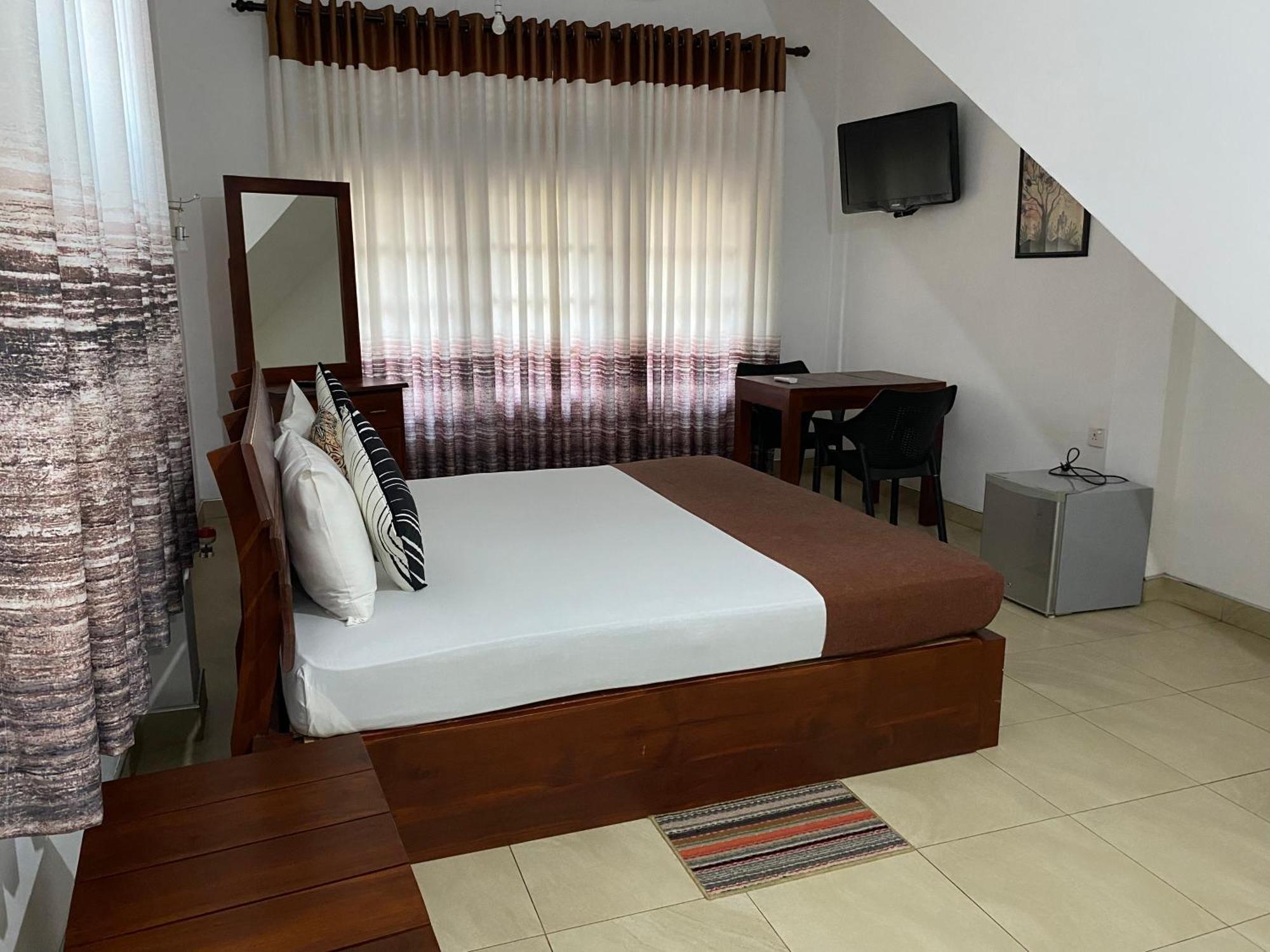 Why Not Palace Anuradhapura Exterior foto