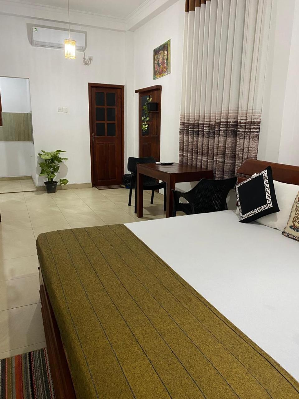 Why Not Palace Anuradhapura Exterior foto